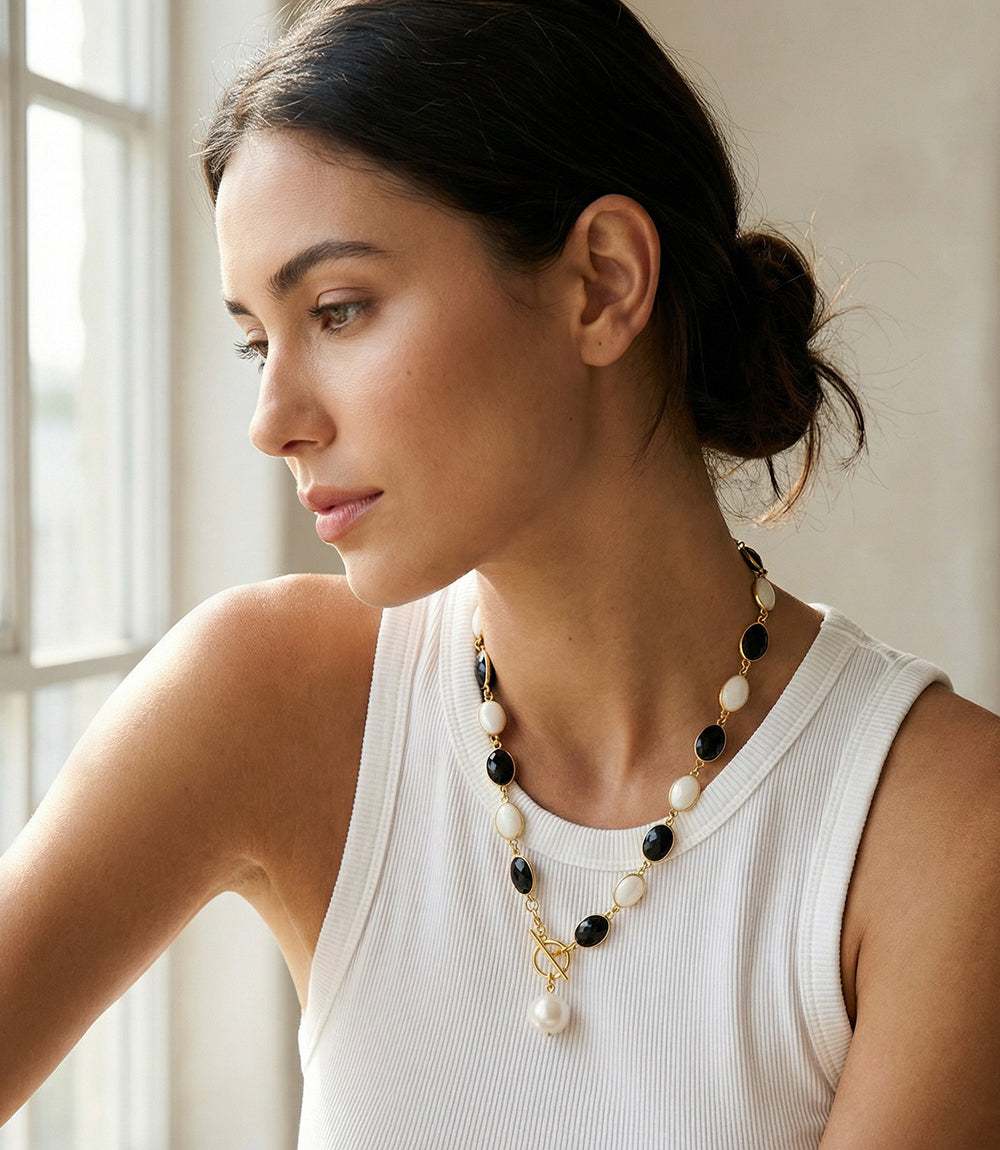 Black And White Toggle Necklace - Image 4