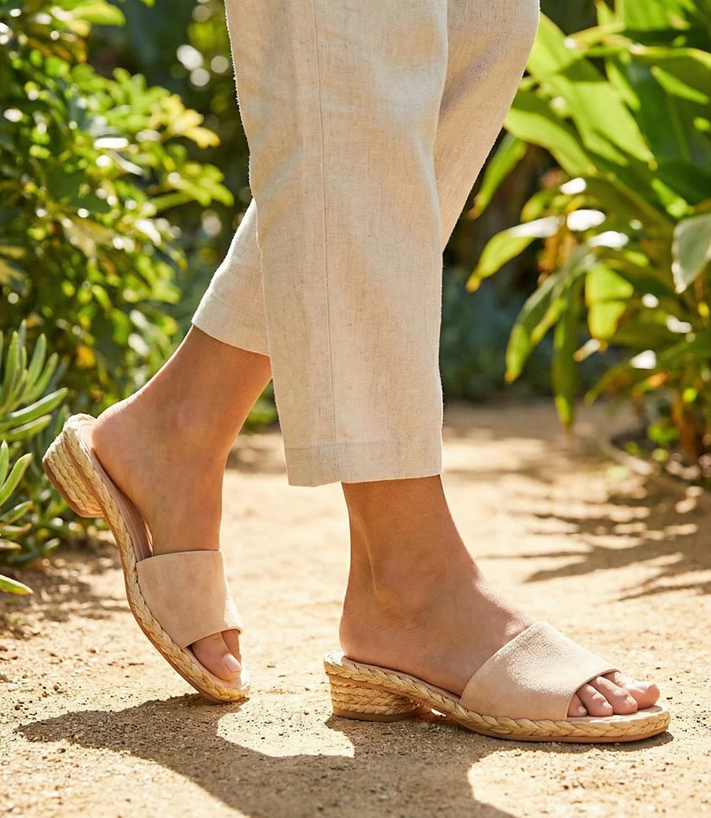 Dolce Vita Dixi Low Heel Sandal - Image 4