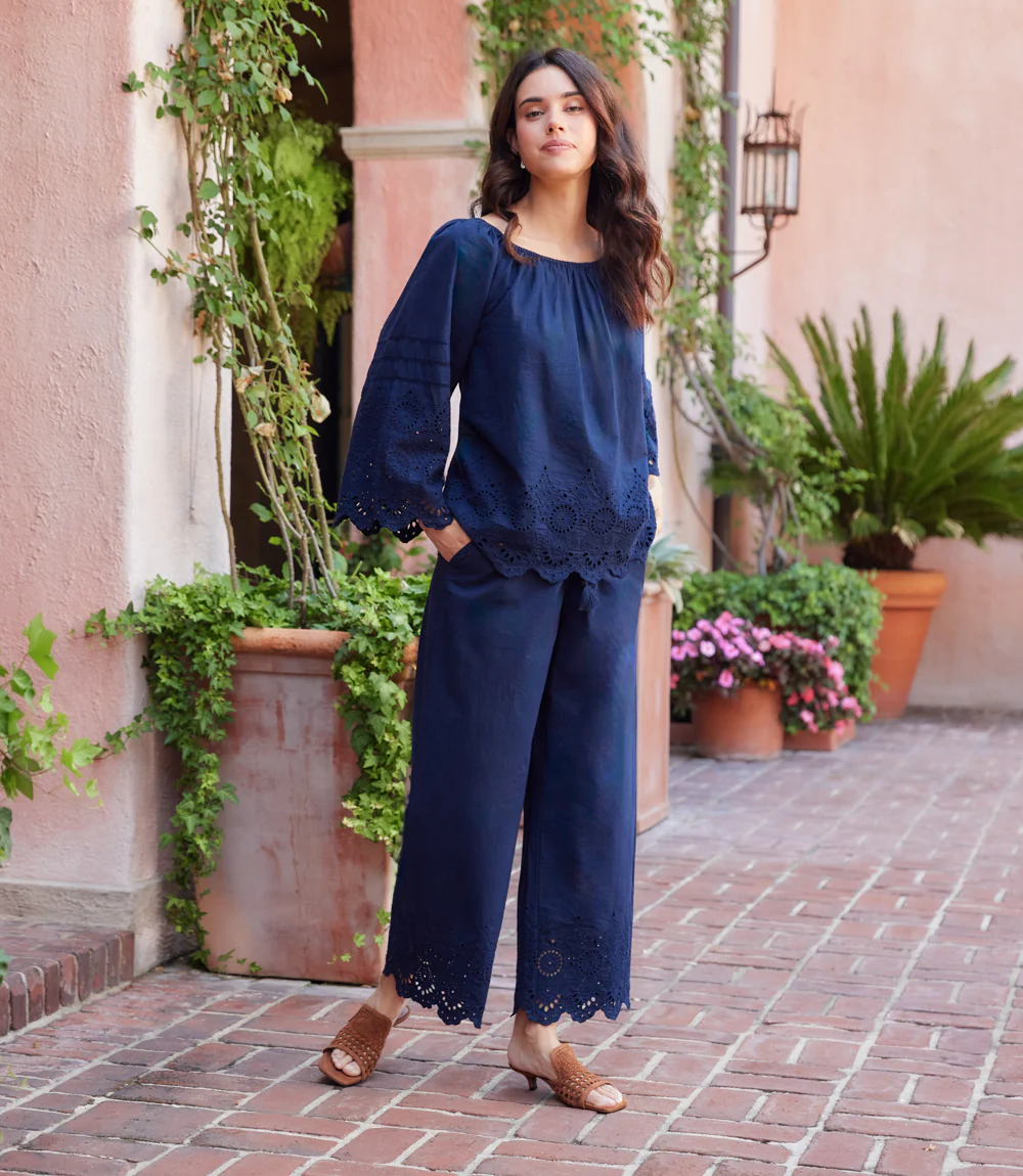 Embroidered Scallop Edge Cropped Pants - Image 2