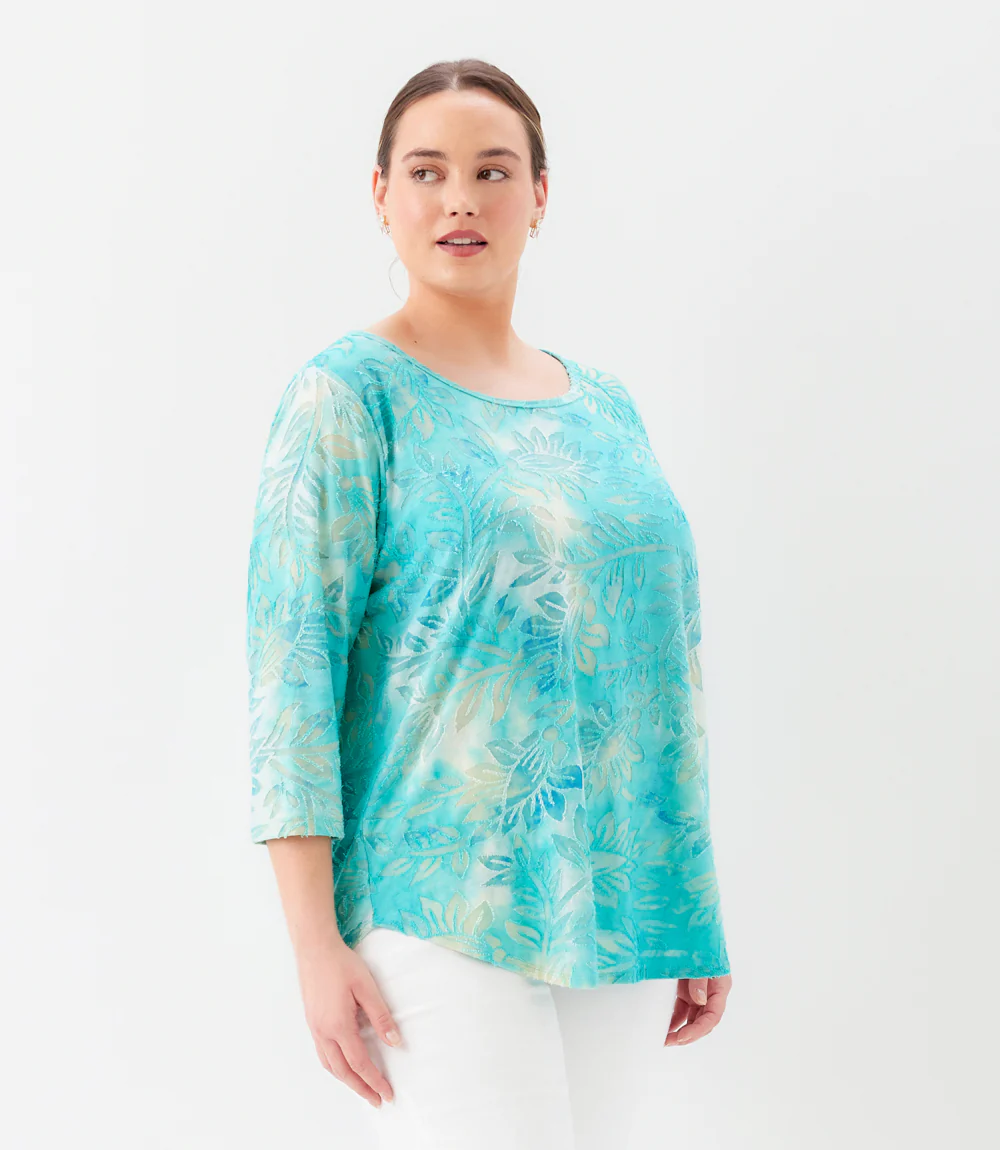 Plus Size 3/4 Sleeve Burnout Shirttail Top - Image 3