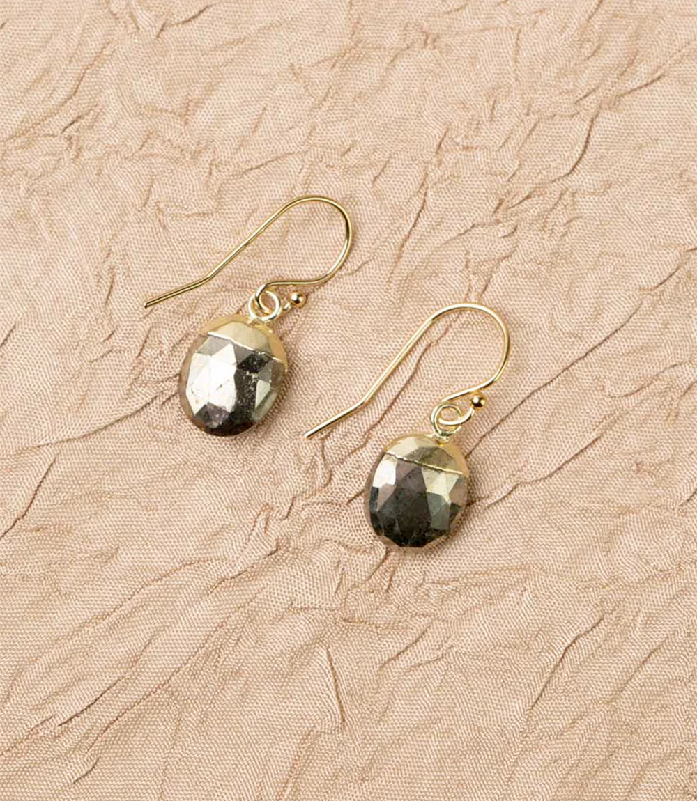 Pyrite Bezel Simple Earrings - Image 4