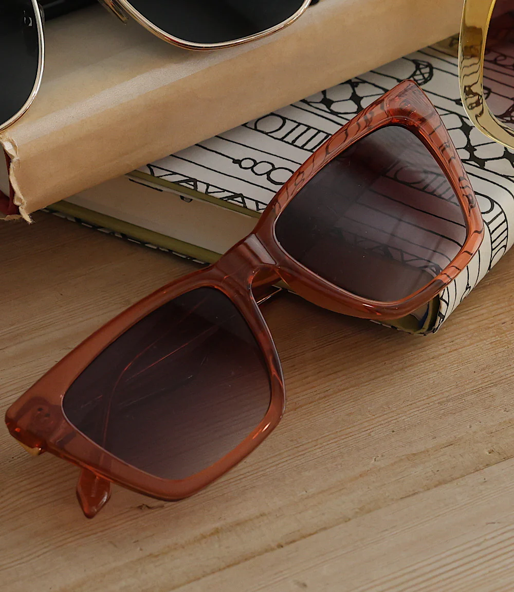 Quay Call The Shots Sunglasses - Image 6